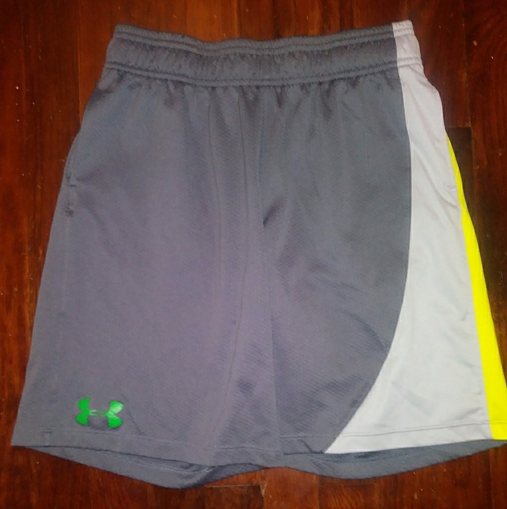 Boys Under Armour YLG shorts